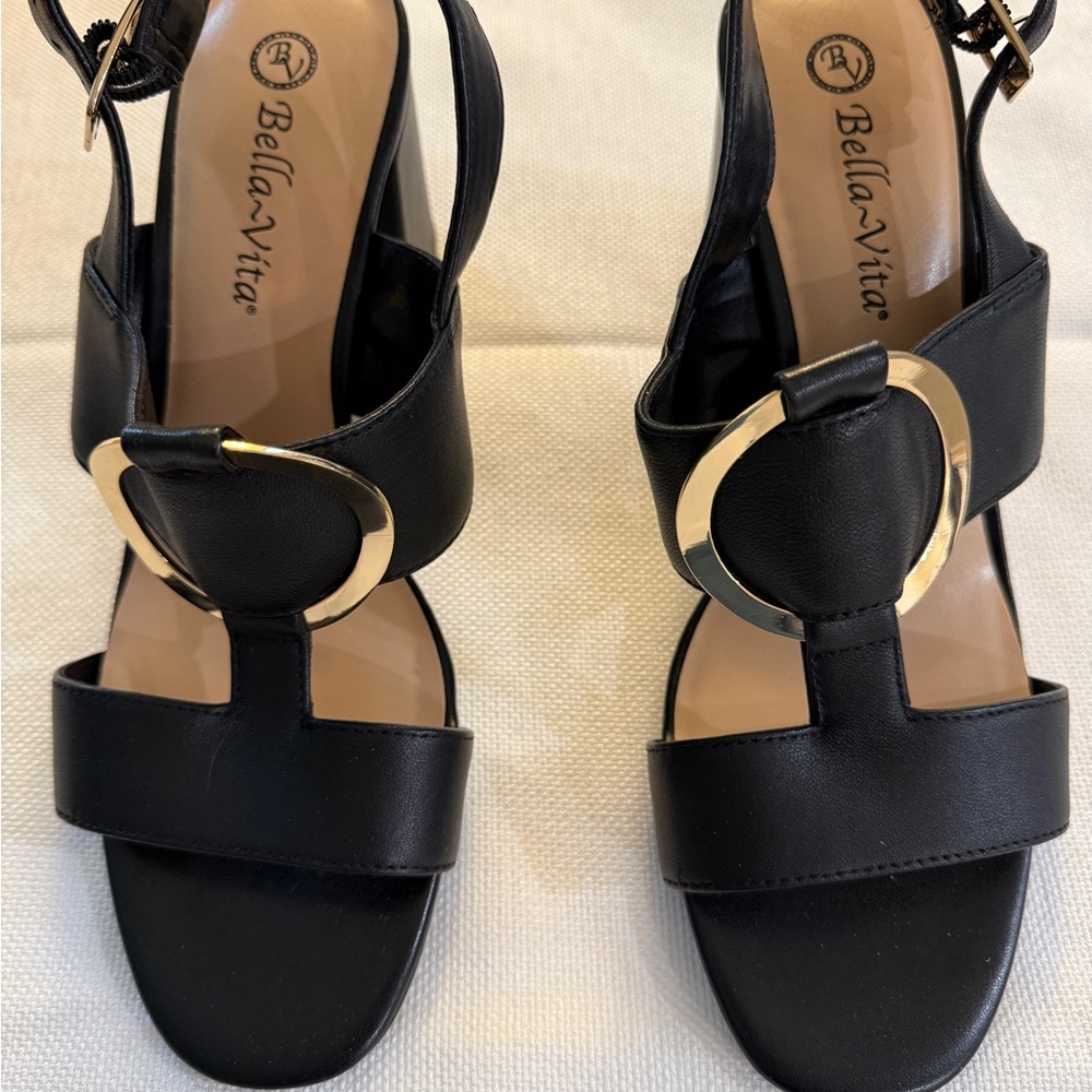 Bella Vita Black Sandals with Gold Rings 8.5 WW